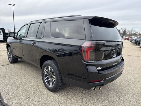 Certified 2025 Chevrolet Suburban Z71 AWD/4WD image 4
