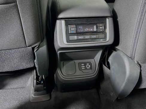 Used 2023 Subaru Ascent Premium w/ Convenience Package AWD/4WD image 28