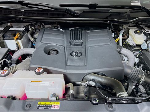 Used 2024 Toyota Tundra Limited AWD/4WD image 26