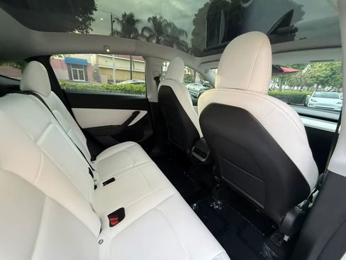 Used 2021 Tesla Model Y Long Range image 19