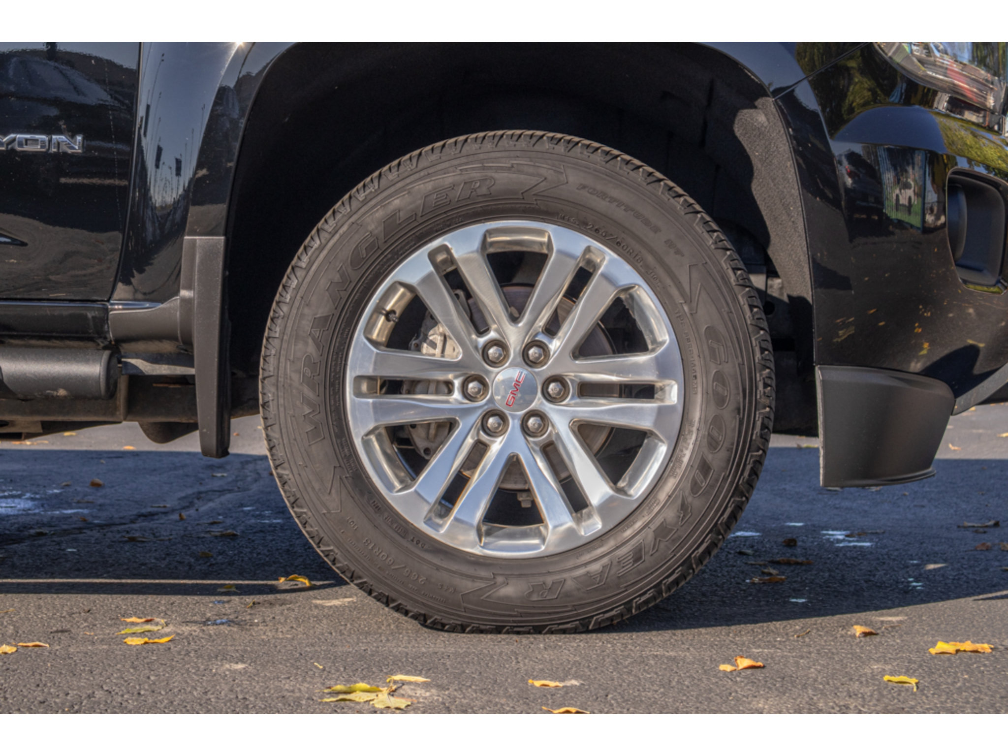 Used 2018 GMC Canyon SLT w/ Trailering Package AWD/4WD image 9
