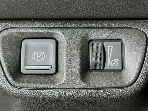 Used 2023 GMC Acadia SLT image 17