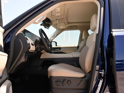 Used 2025 Nissan Armada Platinum RWD image 17
