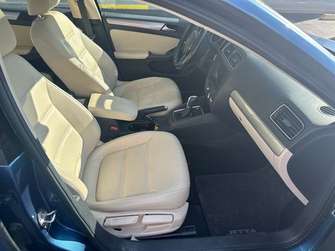 Used 2017 Volkswagen Jetta SE image 6