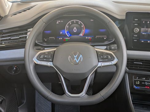 Used 2025 Volkswagen Jetta SE w/ Sunroof Package FWD image 24