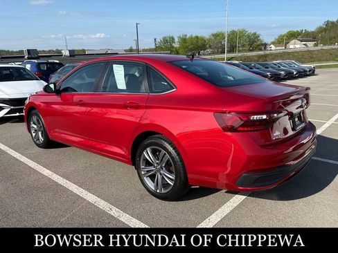 Used 2023 Volkswagen Jetta SE FWD image 3