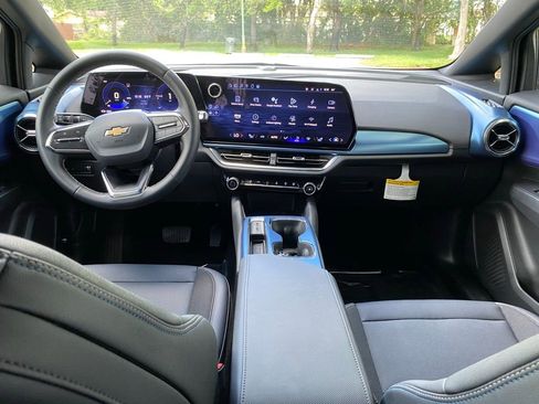 Used 2025 Chevrolet Equinox EV LT image 18