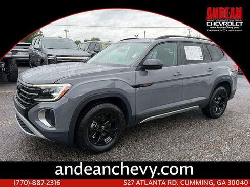 Used 2025 Volkswagen Atlas Peak Edition SE AWD/4WD image 1