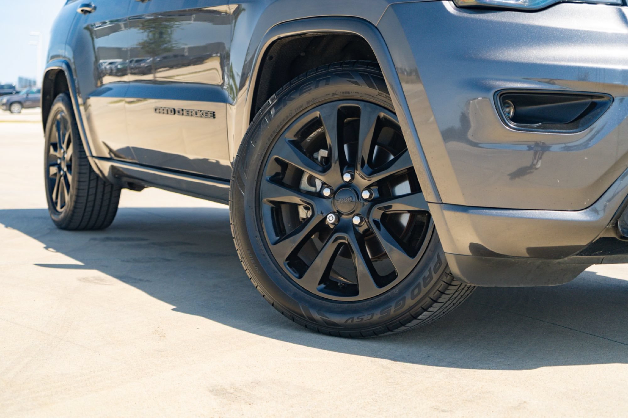 Used 2019 Jeep Grand Cherokee Altitude RWD image 2