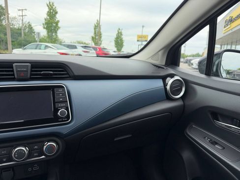 Used 2025 Nissan Versa SV FWD image 30