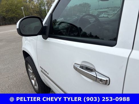 Used 2011 GMC Yukon Denali image 10