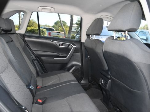 Used 2020 Toyota RAV4 XLE image 17