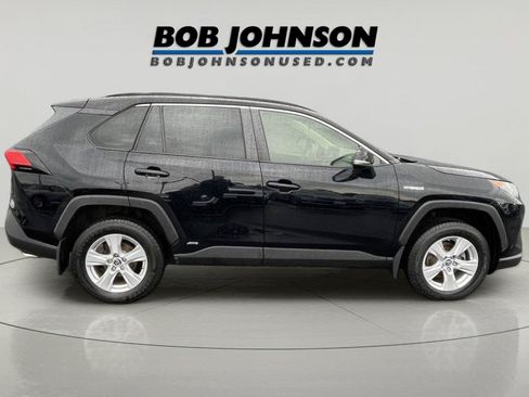 Used 2019 Toyota RAV4 LE AWD/4WD image 2