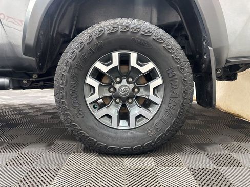 Used 2022 Toyota Tacoma TRD Off-Road image 27