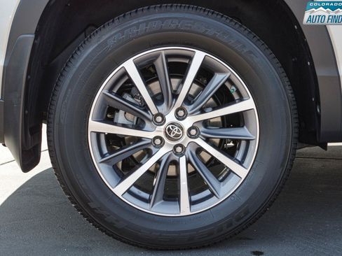 Used 2019 Toyota Highlander XLE AWD/4WD image 24