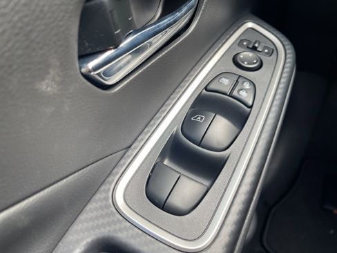 New 2025 Nissan Versa SR w/ Trunk Package image 32