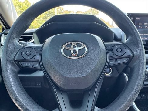 Used 2020 Toyota RAV4 XLE w/ Convenience Package FWD image 18
