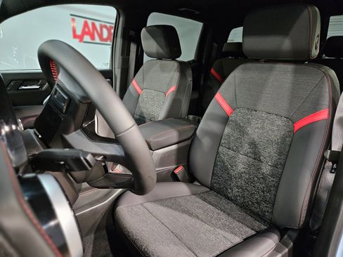 Used 2025 Chevrolet Colorado Z71 image 24