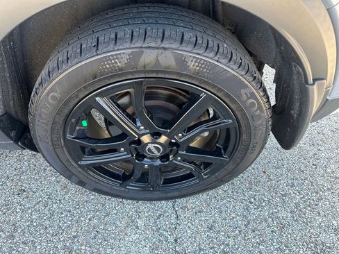 Used 2023 Nissan Kicks SR image 9