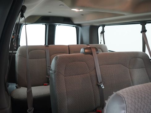 Used 2025 Chevrolet Express 3500 LT w/ LT Preferred Equipment Group RWD image 23