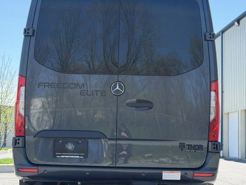 Used 2022 Mercedes-Benz Sprinter 2500 image 13