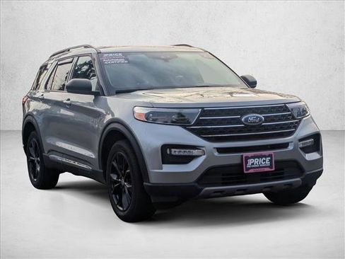 Used 2023 Ford Explorer XLT w/ Equipment Group 202A image 3