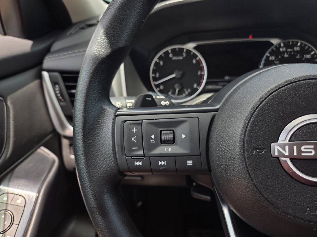 Used 2024 Nissan Rogue S FWD image 24
