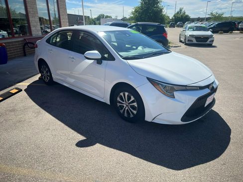 Used 2022 Toyota Corolla LE FWD image 3