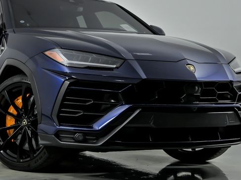 Used 2019 Lamborghini Urus AWD/4WD image 3