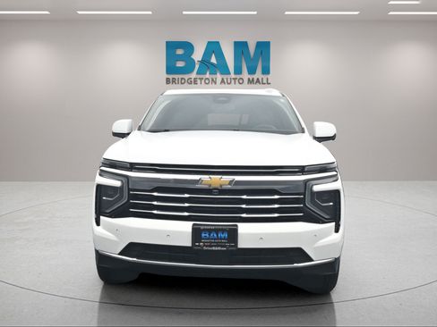 Used 2025 Chevrolet Tahoe LT AWD/4WD image 2