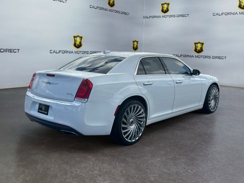 Used 2017 Chrysler 300 C image 5