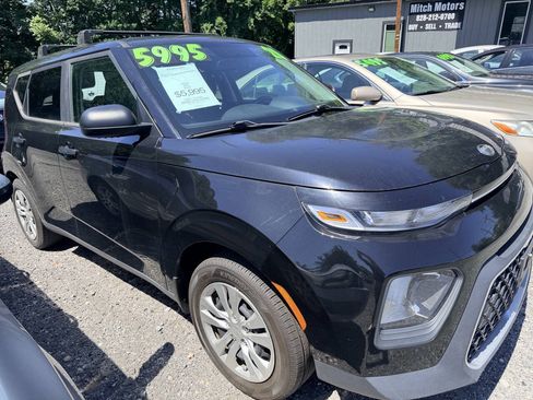 Used 2020 Kia Soul LX FWD image 1