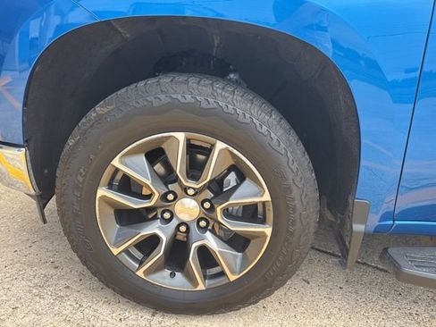 Used 2023 Chevrolet Silverado 1500 LT AWD/4WD image 8