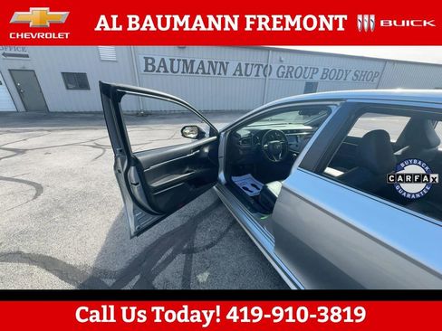 Used 2020 Toyota Camry SE image 5