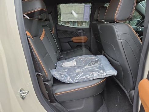 New 2026 GMC Canyon AT4 w/ AT4 Premium Package image 32