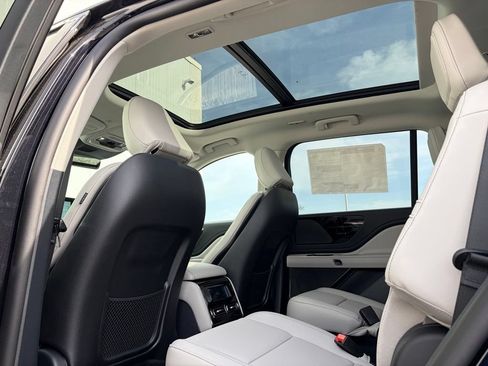 New 2026 Lincoln Aviator AWD image 14