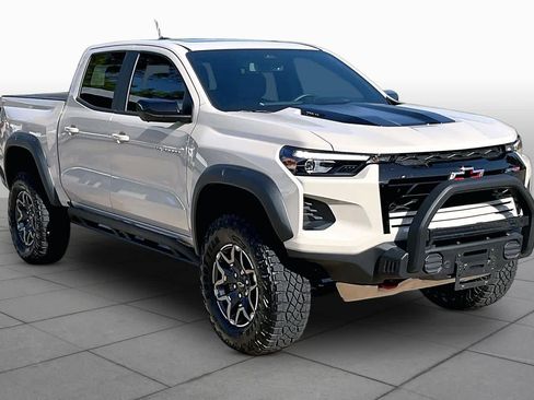 Used 2026 Chevrolet Colorado ZR2 w/ Off-Road Front Bumper Package AWD/4WD image 3