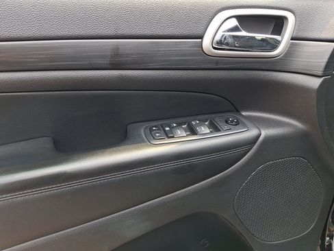 Used 2021 Jeep Grand Cherokee Laredo AWD/4WD image 12