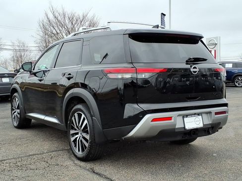 Certified 2025 Nissan Pathfinder Platinum w/ Black Appearance Package image 29