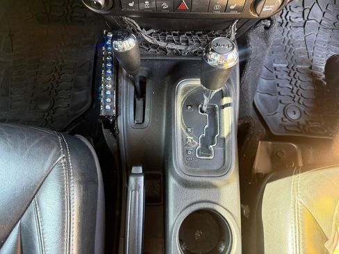Used 2014 Jeep Wrangler Unlimited Rubicon w/ Dual Top Group AWD/4WD image 22