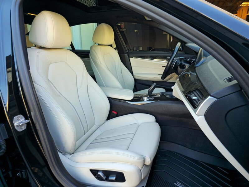 Used 2019 BMW 540i w/ Convenience Package RWD image 24