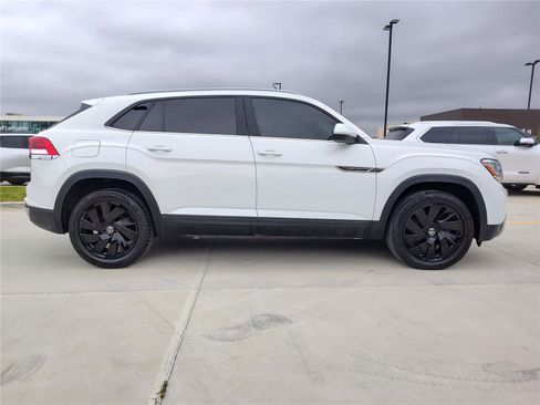 Used 2022 Volkswagen Atlas Cross Sport SE image 9