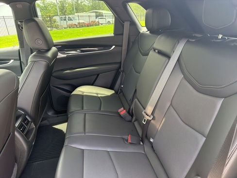 Certified 2025 Cadillac XT5 Premium Luxury w/ Technology Package AWD/4WD image 8