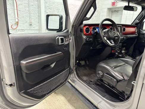 Used 2019 Jeep Wrangler Unlimited Rubicon w/ Cold Weather Group AWD/4WD image 12
