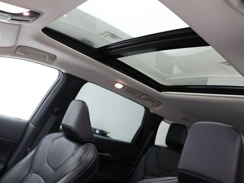 Used 2025 INFINITI QX60 Pure AWD/4WD image 17