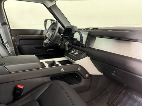 Certified 2025 Land Rover Defender 110 S AWD/4WD image 33