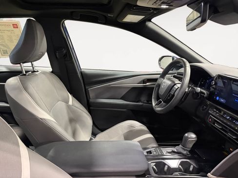 Used 2025 Toyota Camry SE w/ Multimedia Upgrade Package FWD image 16