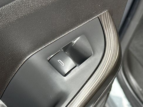 Certified 2022 GMC Acadia SLT w/ Preferred Package image 31