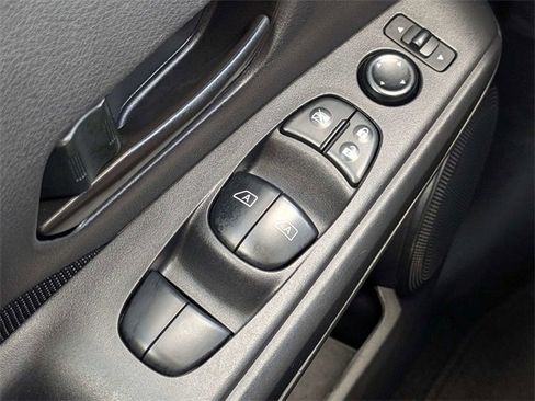 Used 2022 Nissan Kicks S image 22