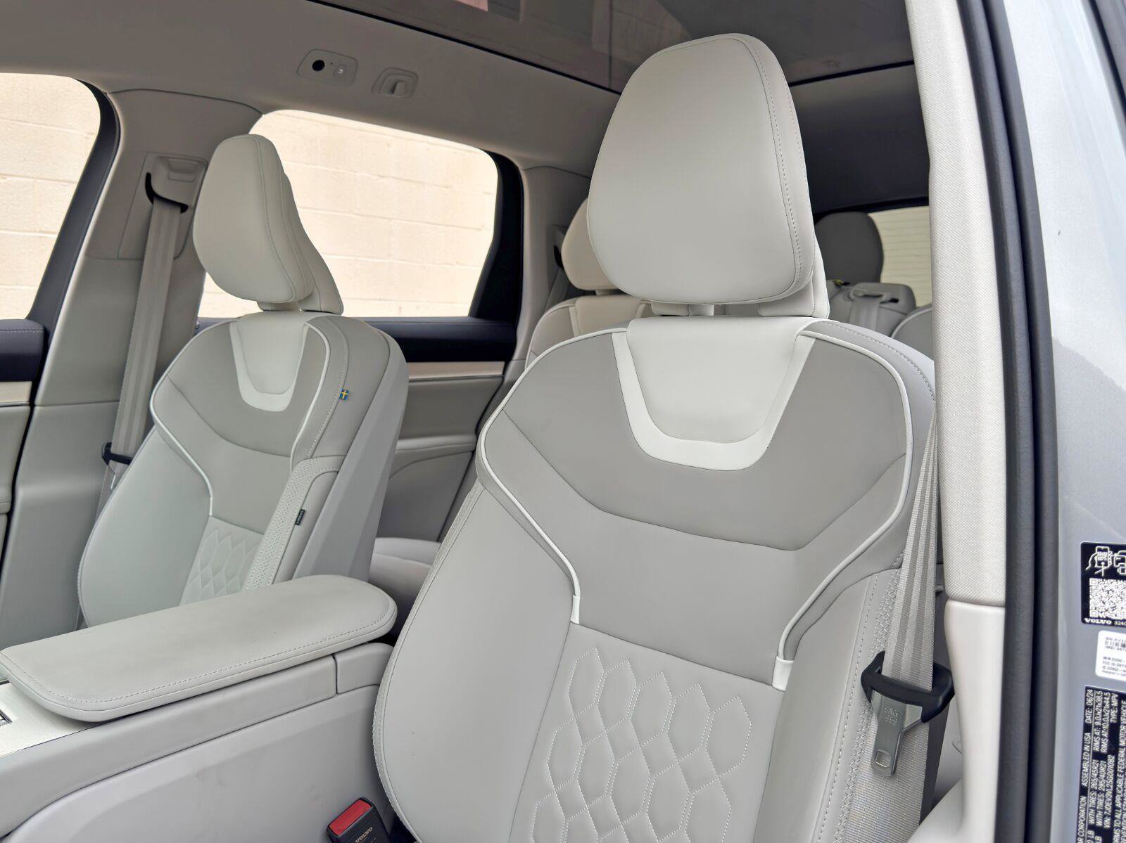 Used 2025 Volvo EX90 Ultra AWD/4WD image 35